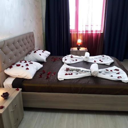 Penthouse Hotel Batoemi Buitenkant foto