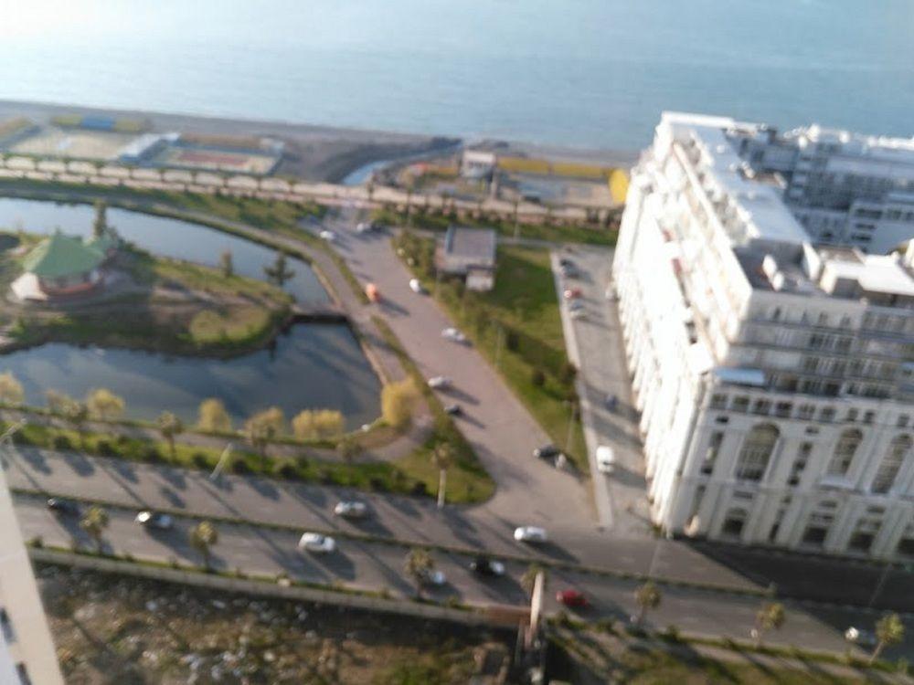 Penthouse Hotel Batoemi Buitenkant foto