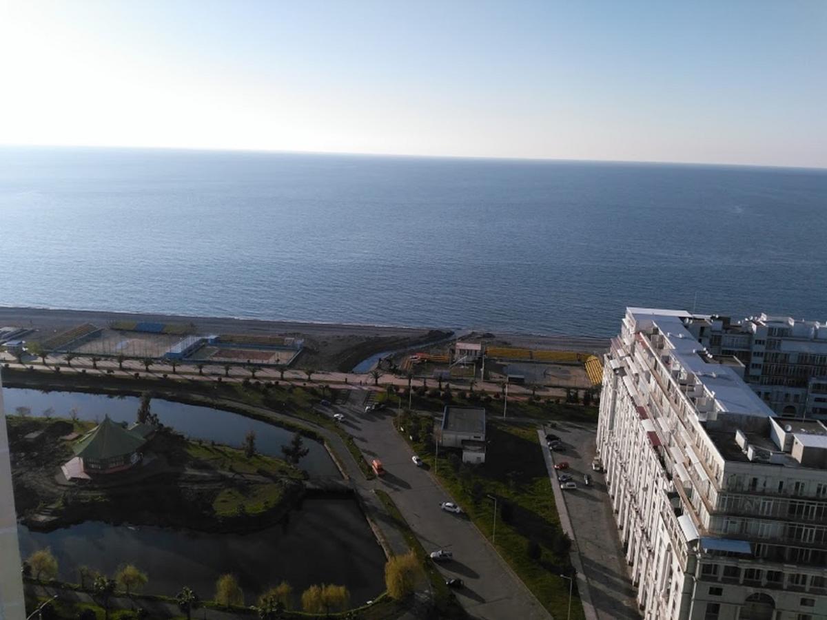 Penthouse Hotel Batoemi Buitenkant foto