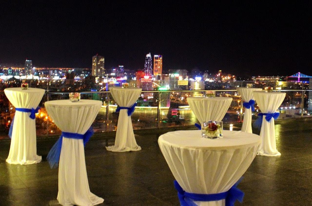 Penthouse Hotel Batoemi Buitenkant foto