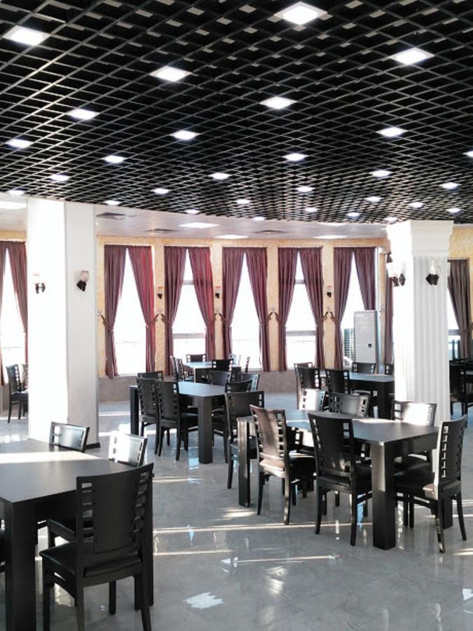 Penthouse Hotel Batoemi Buitenkant foto