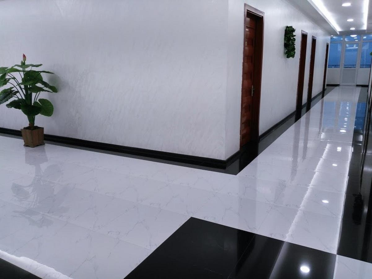 Penthouse Hotel Batoemi Buitenkant foto