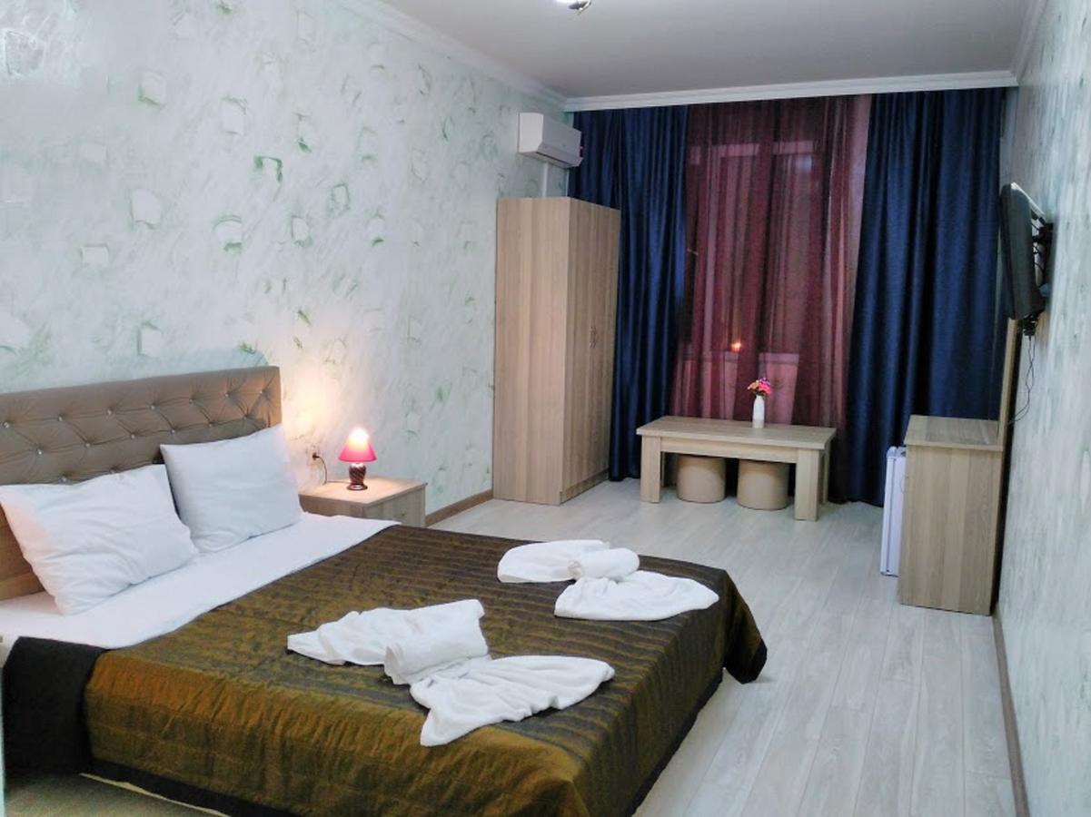Penthouse Hotel Batoemi Buitenkant foto