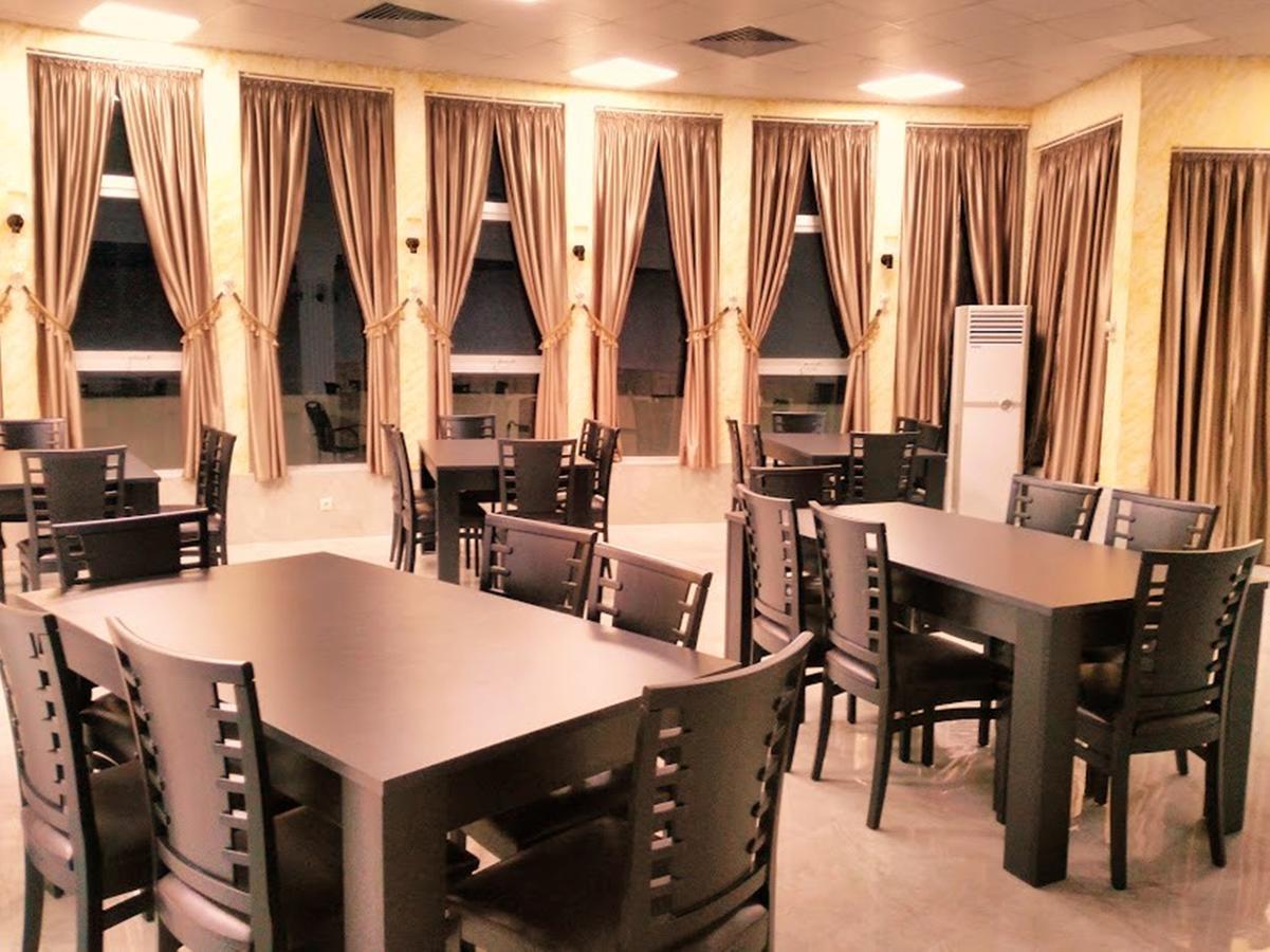 Penthouse Hotel Batoemi Buitenkant foto