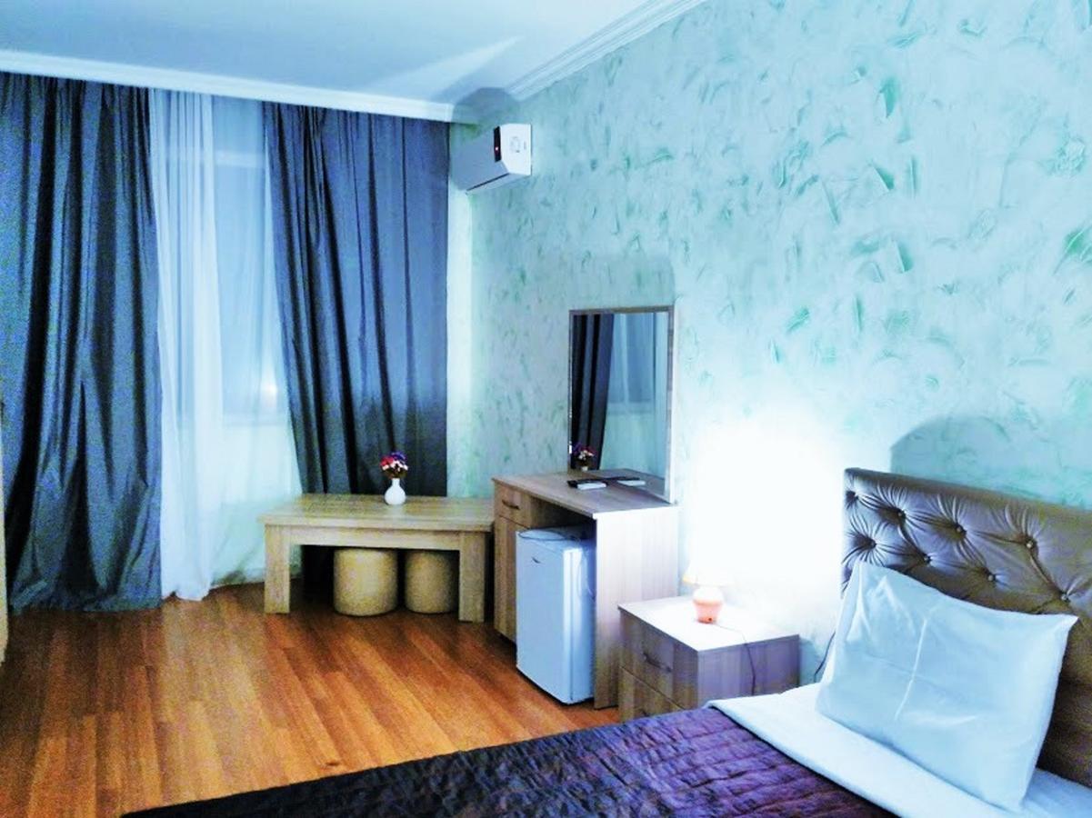 Penthouse Hotel Batoemi Buitenkant foto