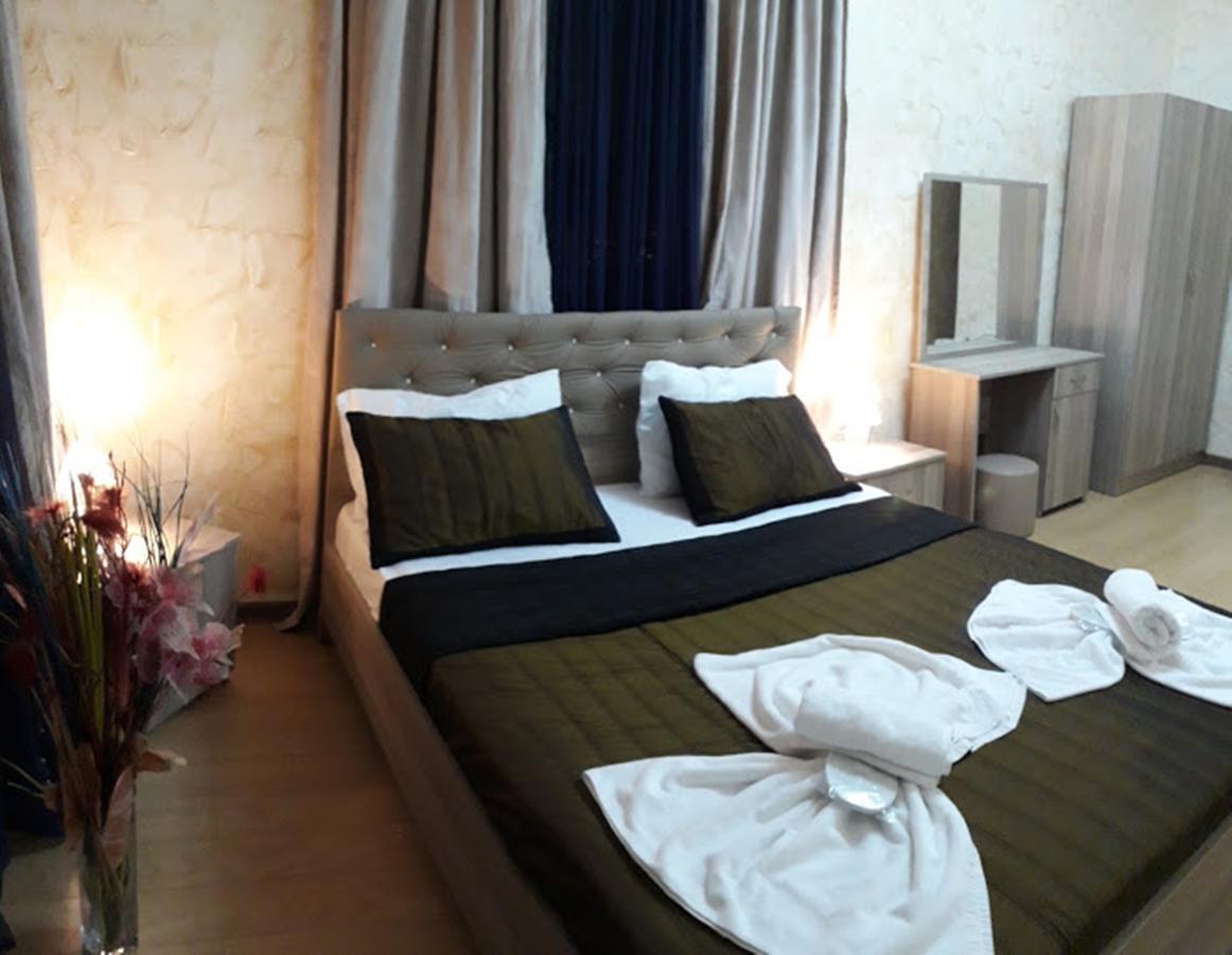 Penthouse Hotel Batoemi Buitenkant foto