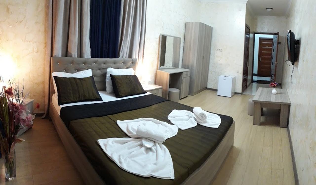 Penthouse Hotel Batoemi Buitenkant foto
