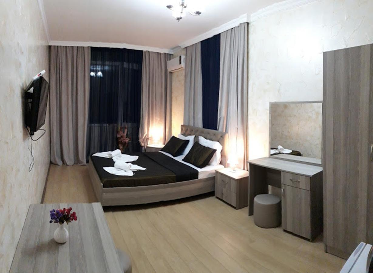 Penthouse Hotel Batoemi Buitenkant foto