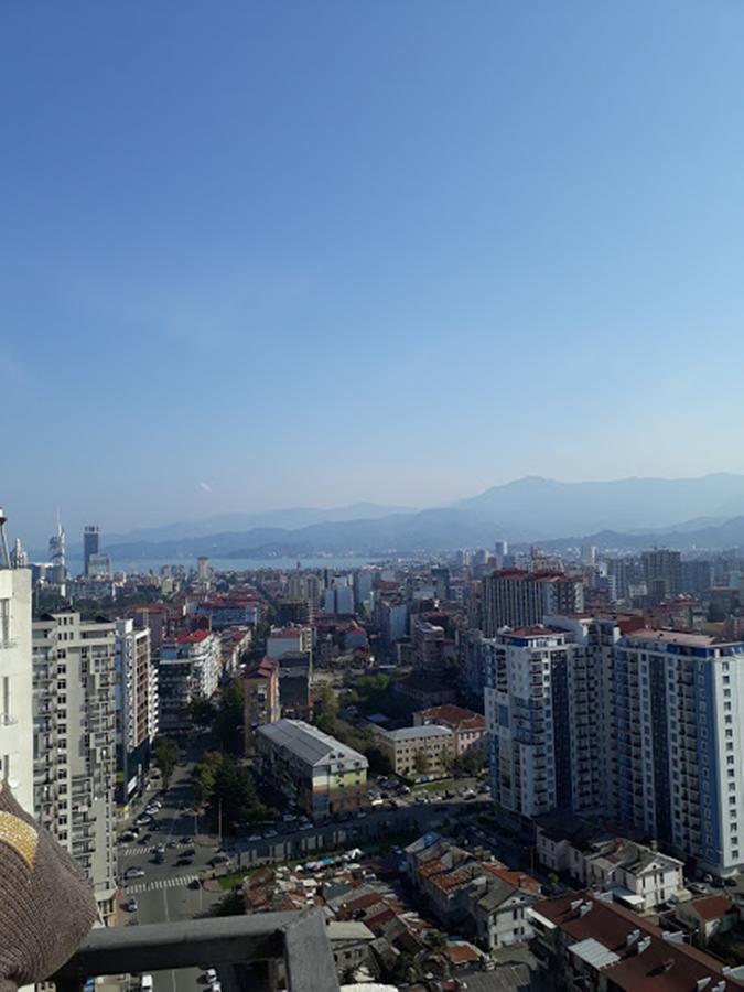 Penthouse Hotel Batoemi Buitenkant foto