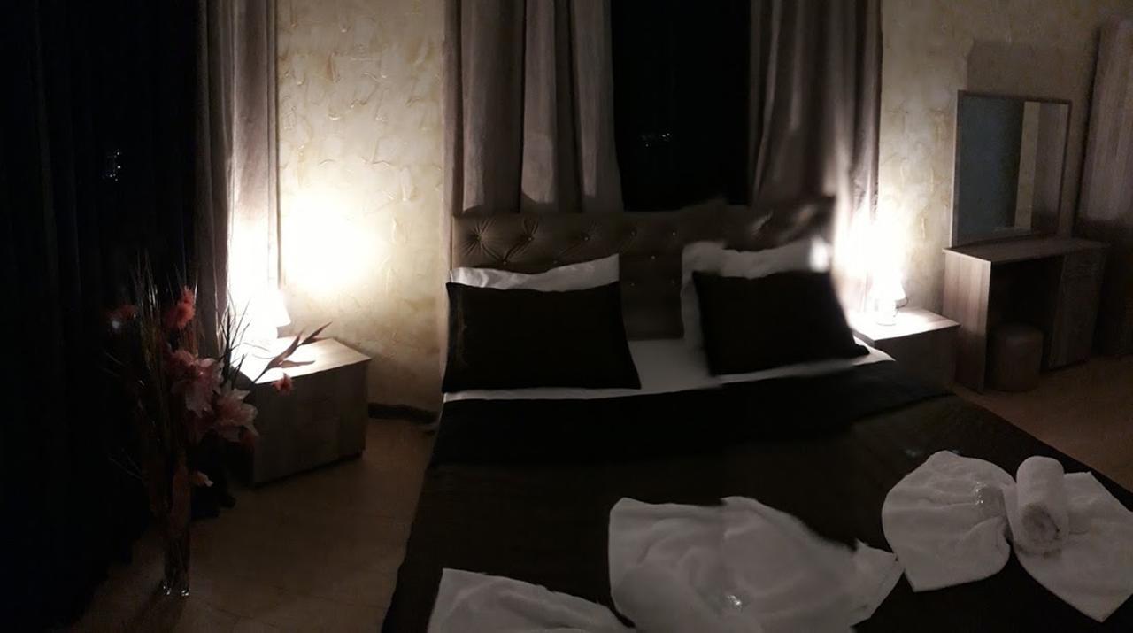 Penthouse Hotel Batoemi Buitenkant foto
