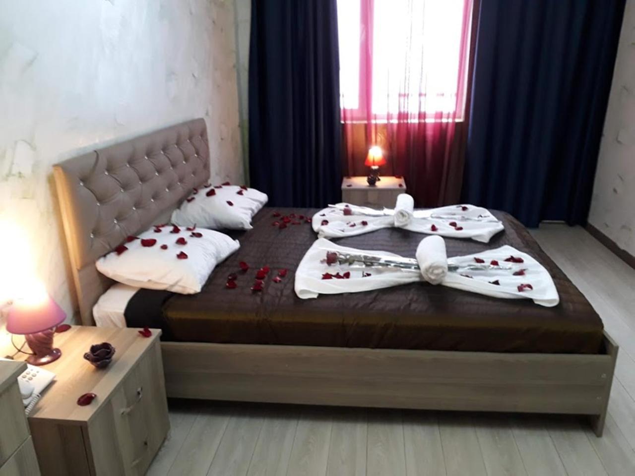 Penthouse Hotel Batoemi Buitenkant foto