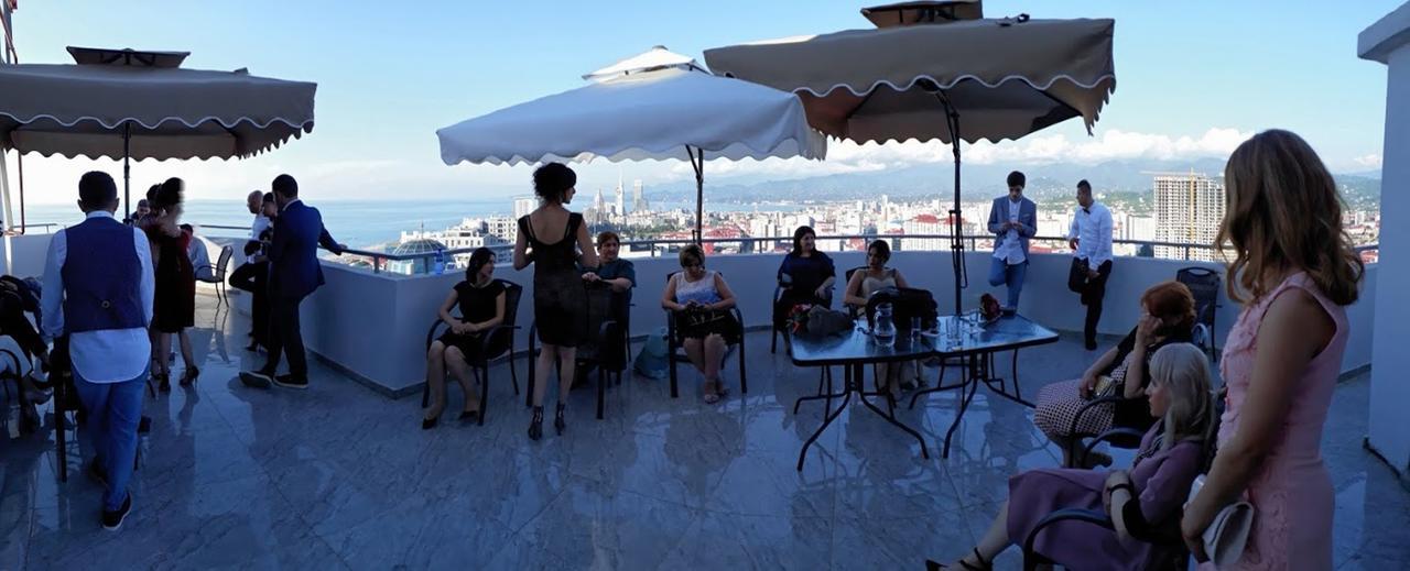 Penthouse Hotel Batoemi Buitenkant foto